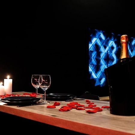 Loveroom O Diable Des Plaisirs Avec Jacuzzi Туркоан Екстериор снимка