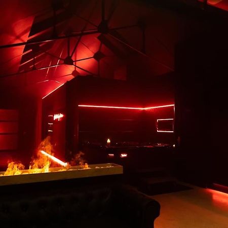 Loveroom O Diable Des Plaisirs Avec Jacuzzi Туркоан Екстериор снимка