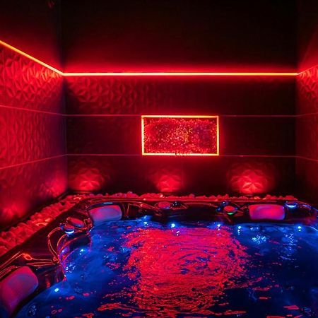 Loveroom O Diable Des Plaisirs Avec Jacuzzi Туркоан Екстериор снимка