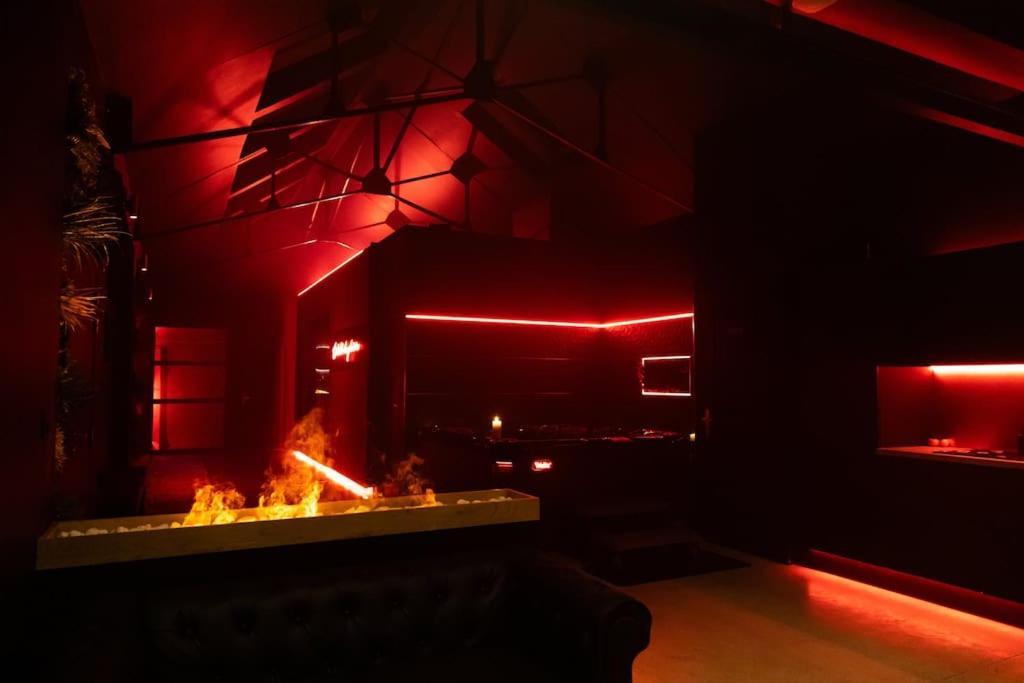 Loveroom O Diable Des Plaisirs Avec Jacuzzi Туркоан Екстериор снимка