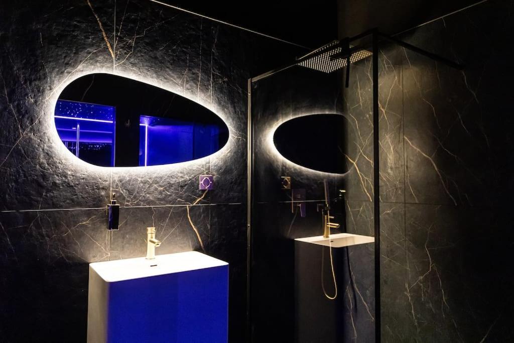 Loveroom O Diable Des Plaisirs Avec Jacuzzi Туркоан Екстериор снимка