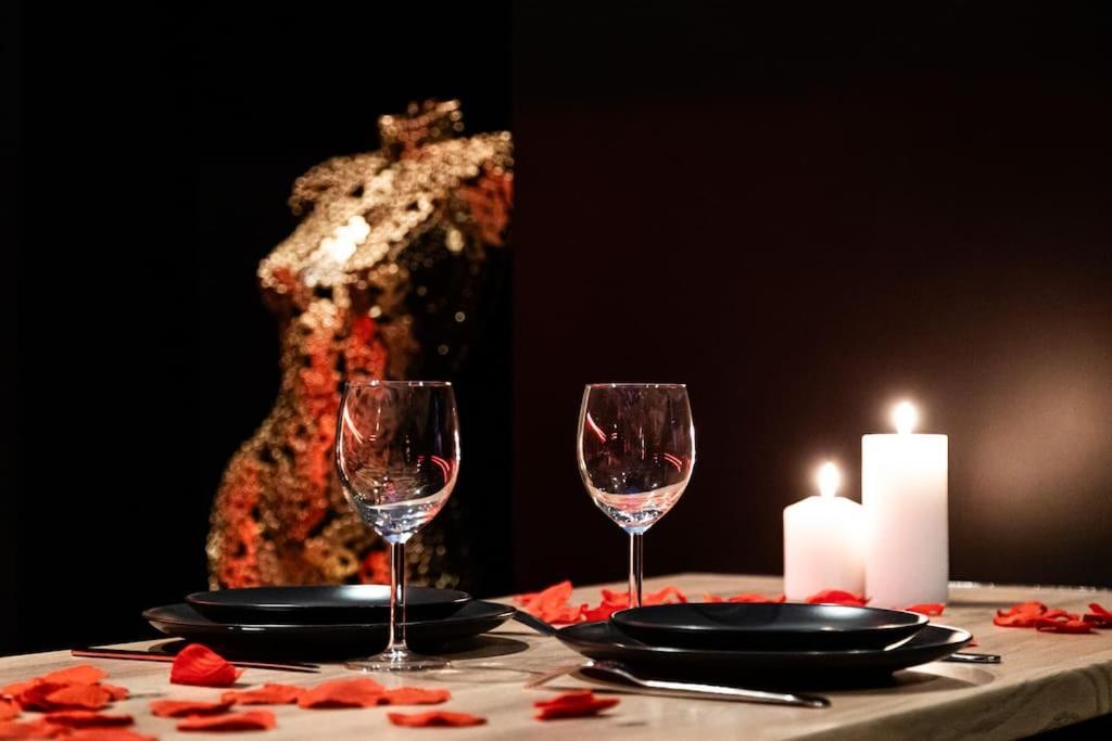 Loveroom O Diable Des Plaisirs Avec Jacuzzi Туркоан Екстериор снимка