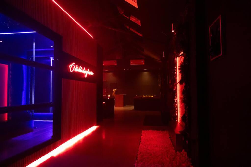 Loveroom O Diable Des Plaisirs Avec Jacuzzi Туркоан Екстериор снимка