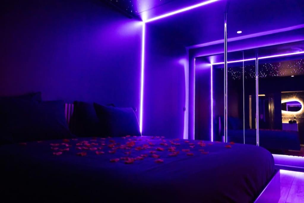 Loveroom O Diable Des Plaisirs Avec Jacuzzi Туркоан Екстериор снимка