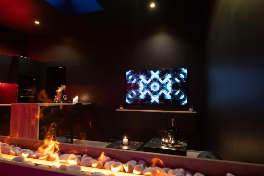 Loveroom O Diable Des Plaisirs Avec Jacuzzi Туркоан Екстериор снимка