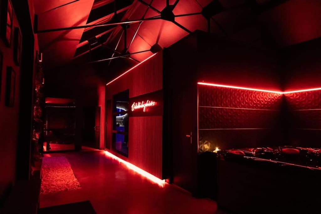 Loveroom O Diable Des Plaisirs Avec Jacuzzi Туркоан Екстериор снимка