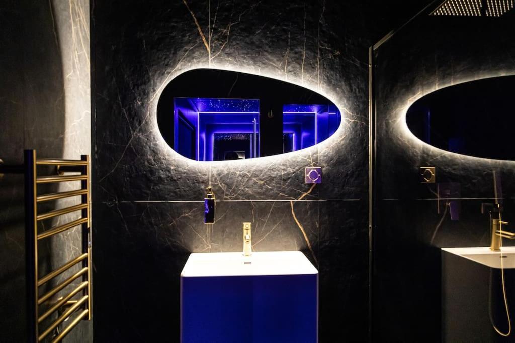 Loveroom O Diable Des Plaisirs Avec Jacuzzi Туркоан Екстериор снимка