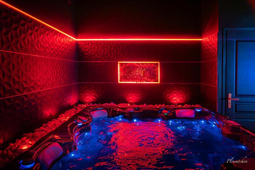 Loveroom O Diable Des Plaisirs Avec Jacuzzi Туркоан Екстериор снимка